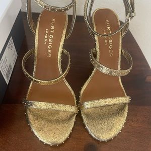 KURT GEIGER women sandals , in gold color , size 7